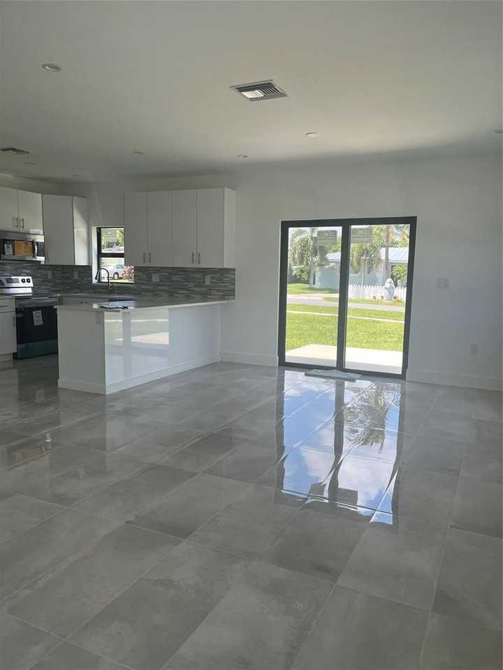 2877 Se 1st Ct - Photo 3 of 13