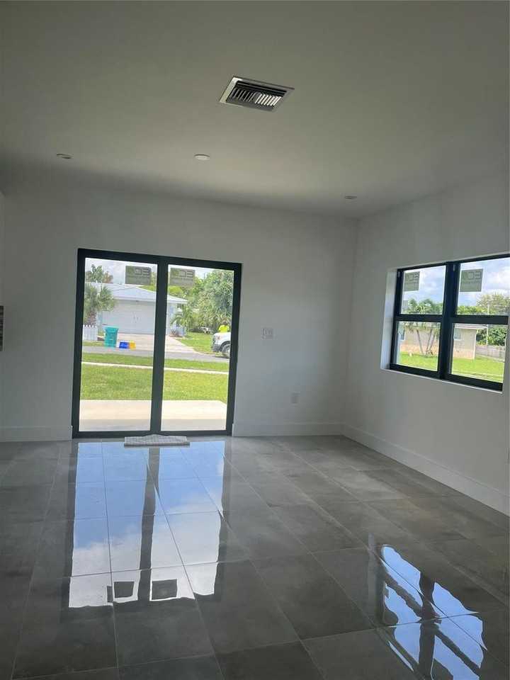 2877 Se 1st Ct - Photo 4 of 13