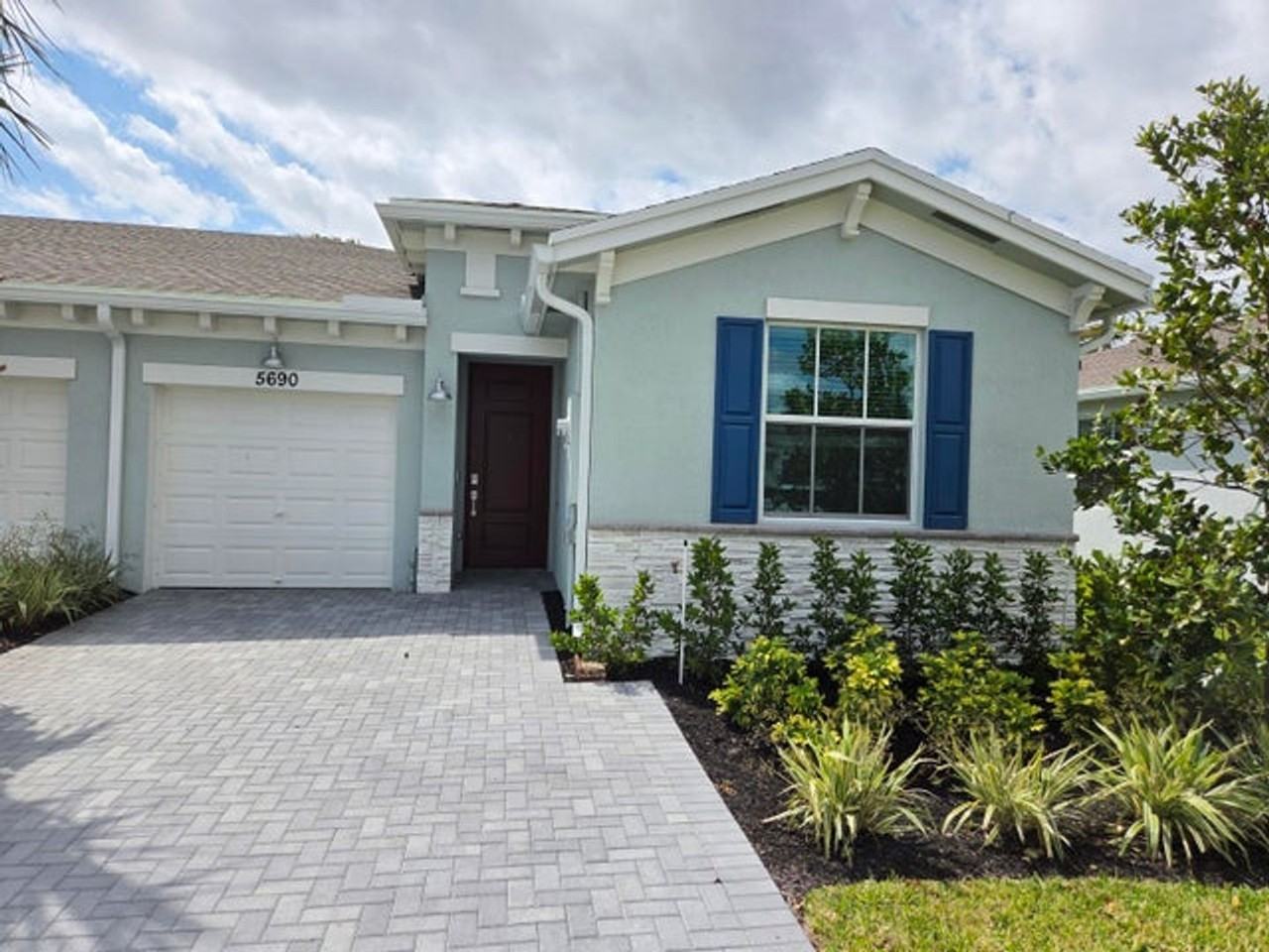 5690 Divine Dr - Photo 7 of 10