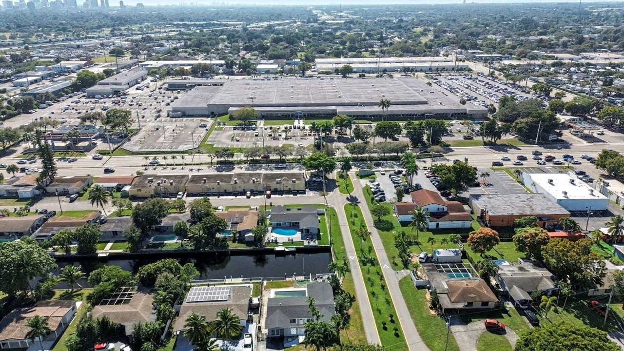 1940 Nw 32nd St #1940 - Photo 2 of 31