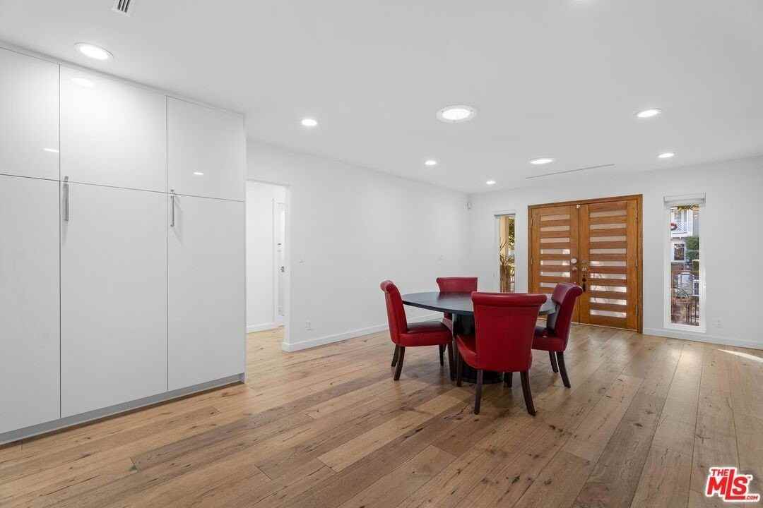 4136 Greenbush Ave - Photo 2 of 25