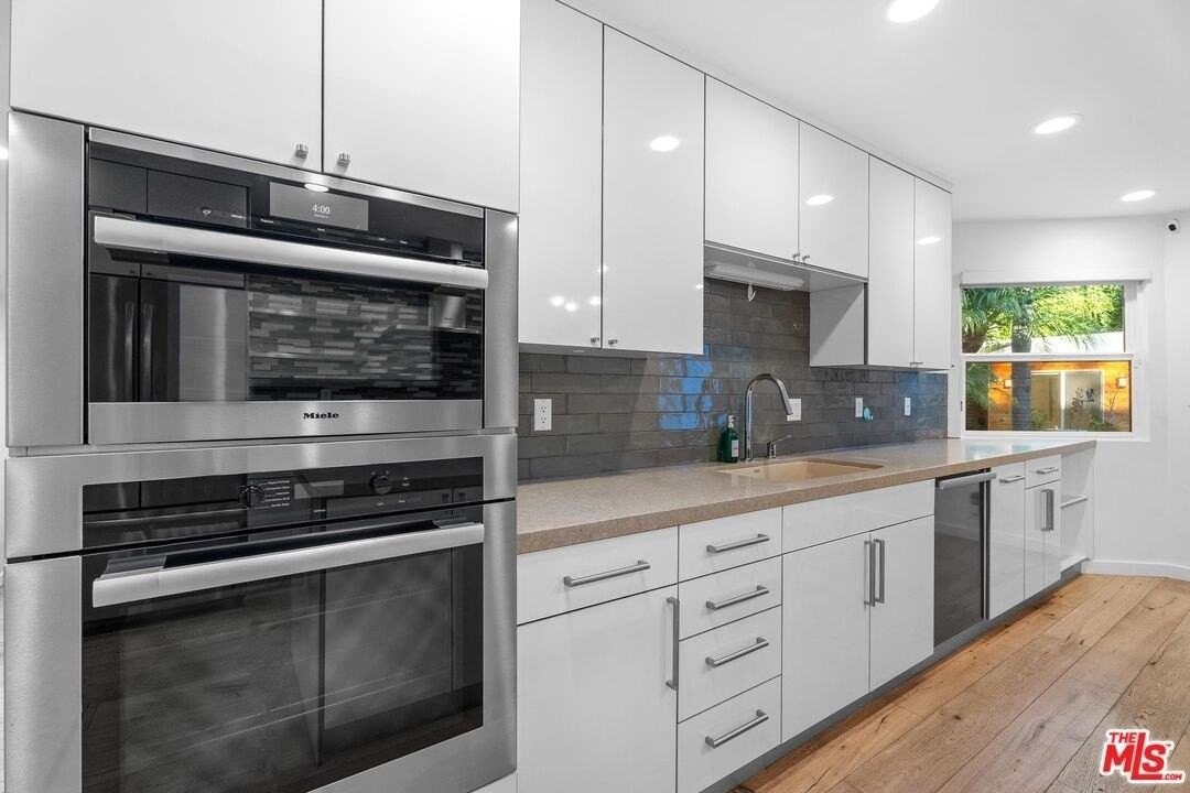 4136 Greenbush Ave - Photo 5 of 25