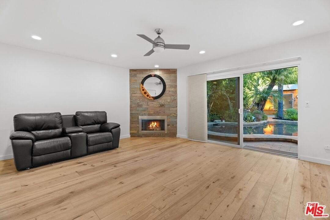 4136 Greenbush Ave - Photo 6 of 25