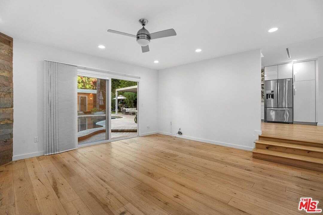 4136 Greenbush Ave - Photo 7 of 25