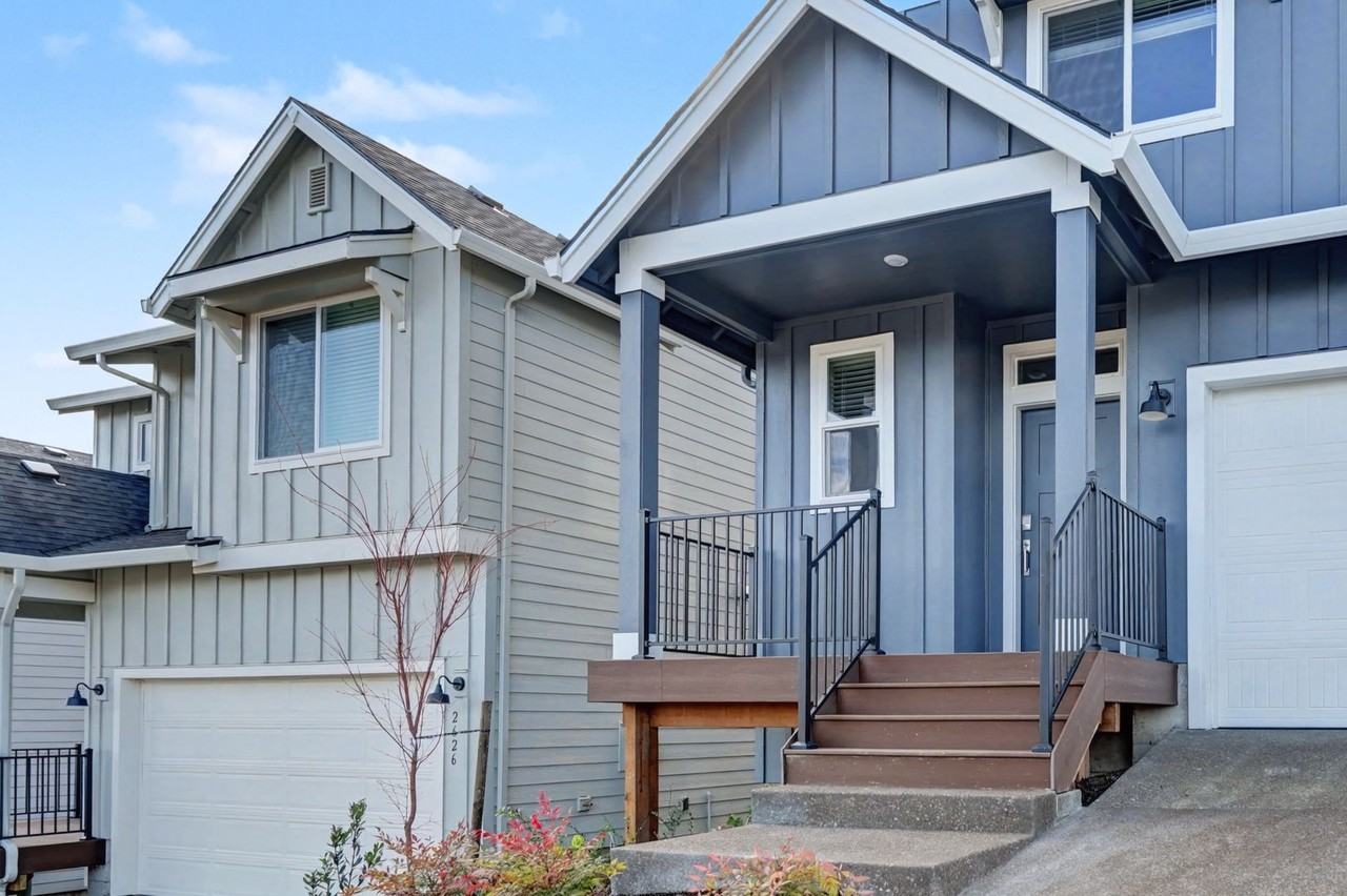 2618 Mt St Helens Ave Se - Photo 4 of 35