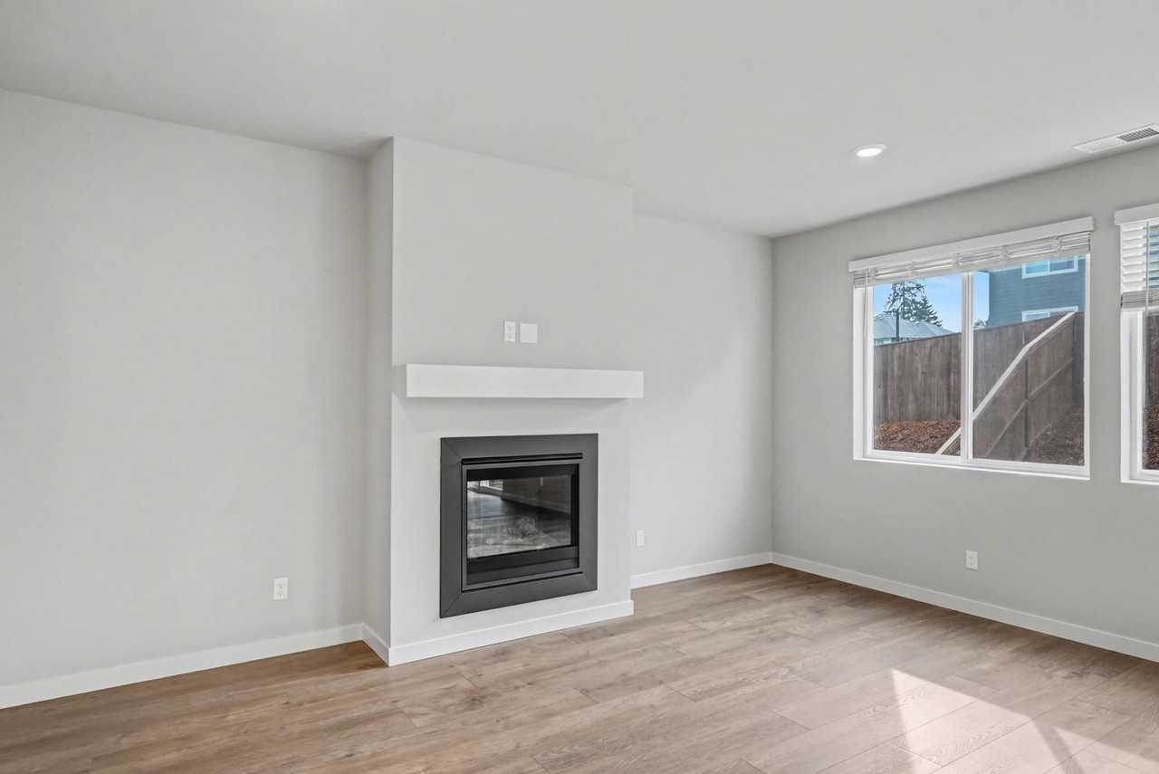 2618 Mt St Helens Ave Se - Photo 5 of 35