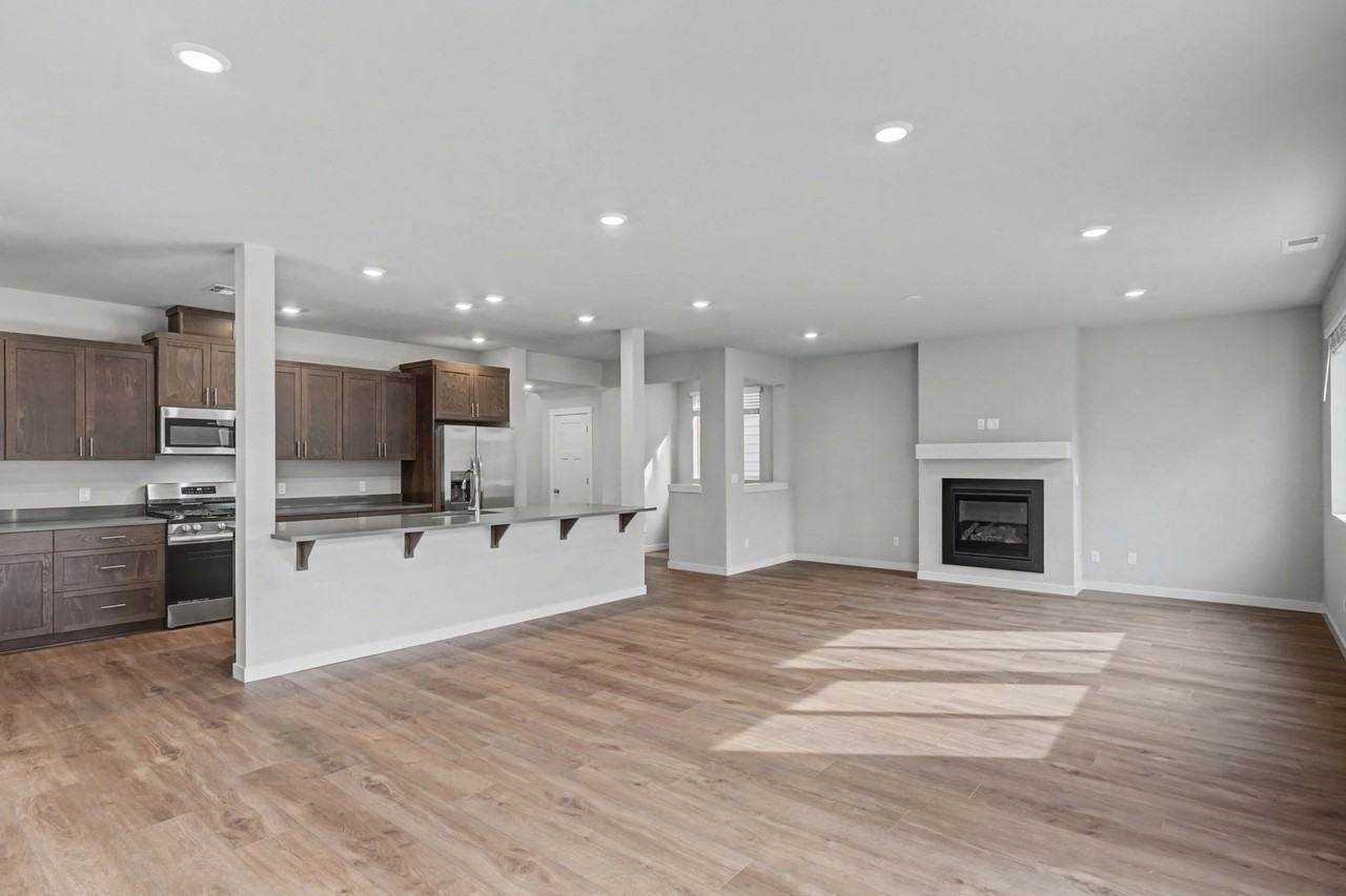 2618 Mt St Helens Ave Se - Photo 7 of 35