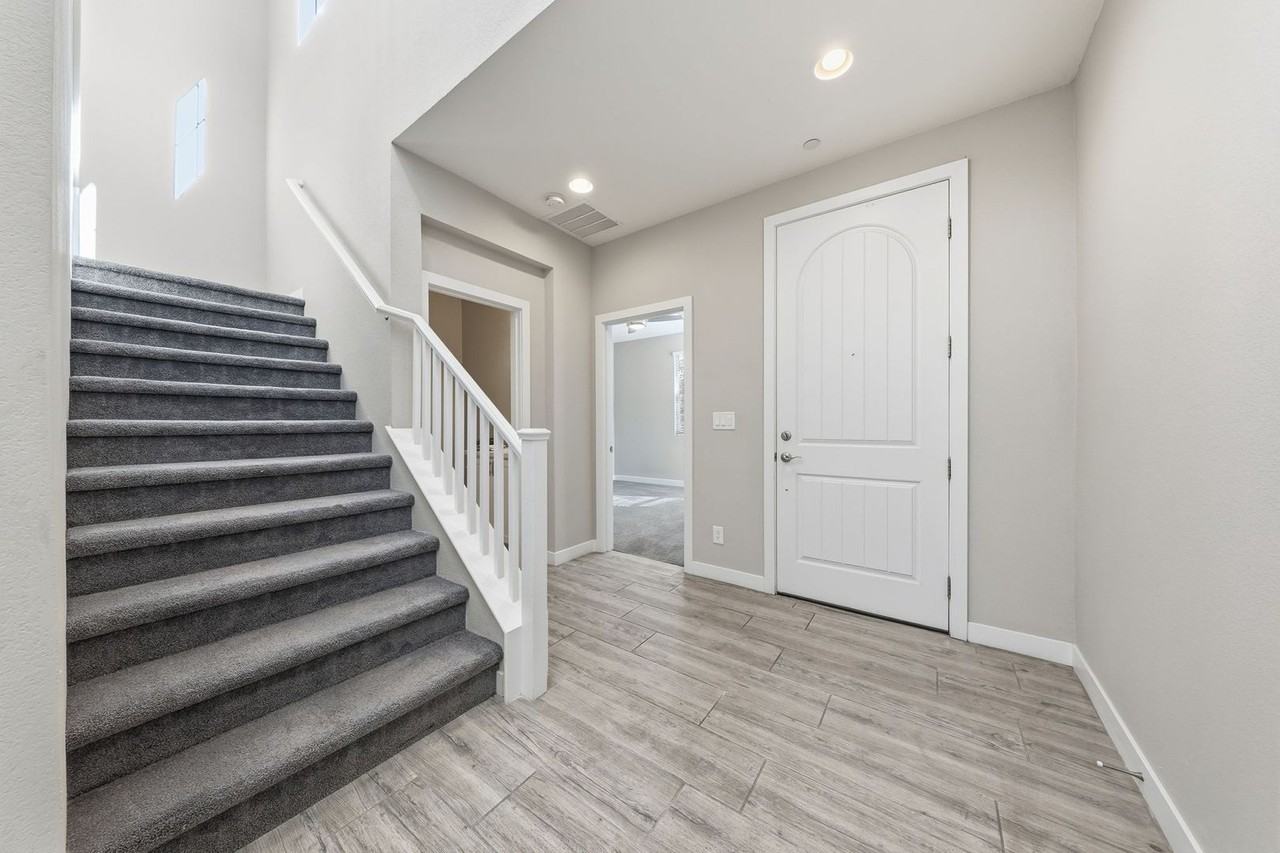 5 Lilla Rosa St - Photo 5 of 46