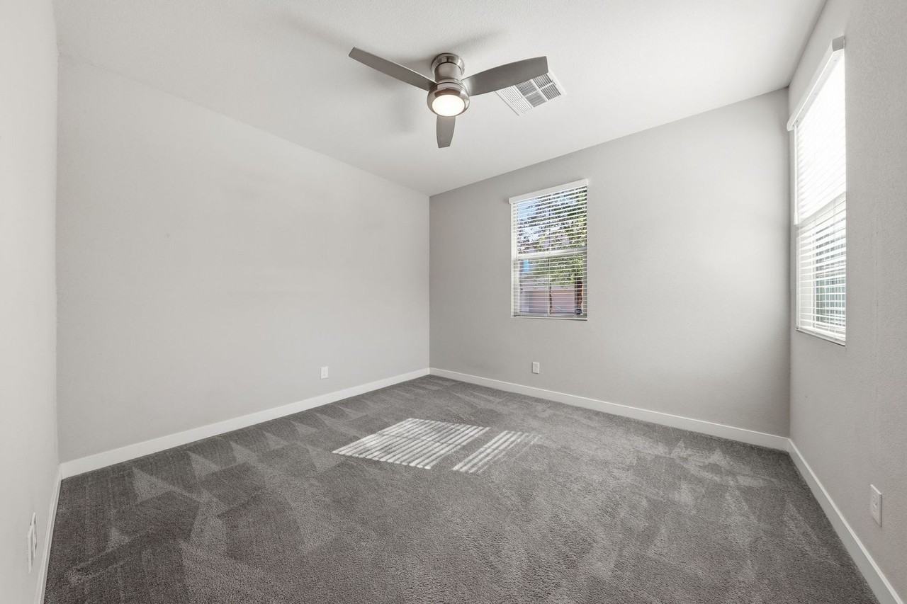 5 Lilla Rosa St - Photo 6 of 46