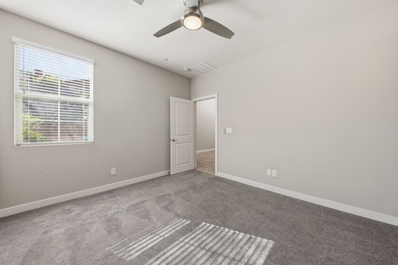 5 Lilla Rosa St - Photo 7 of 46