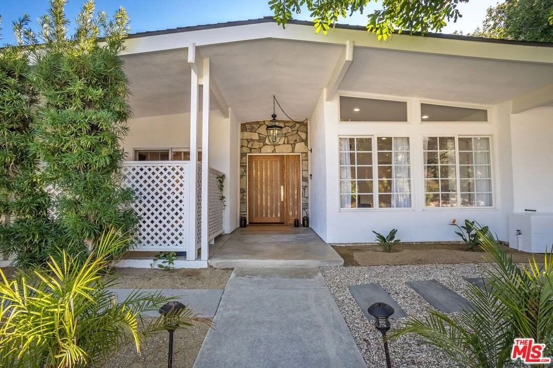 23826 Burbank Blvd - Photo 2 of 27