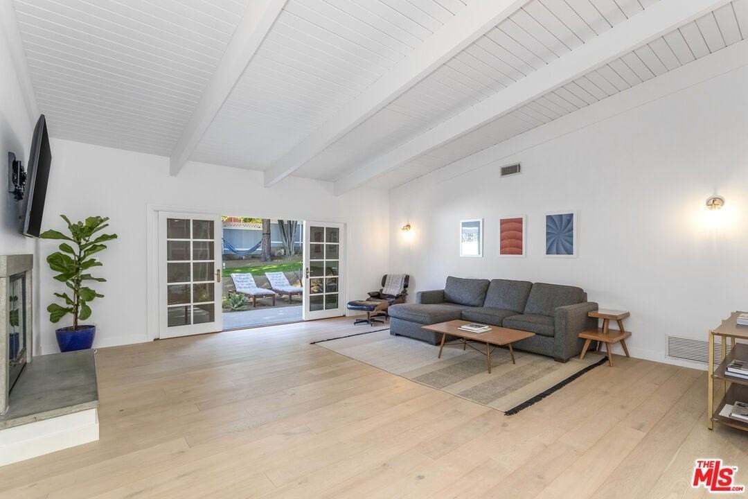 23826 Burbank Blvd - Photo 3 of 27