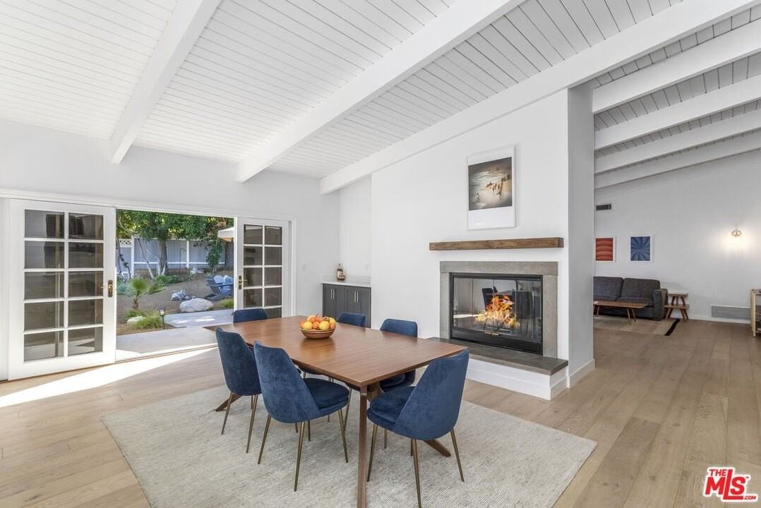 23826 Burbank Blvd - Photo 5 of 27