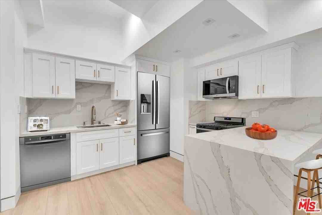 5561 1/2 El Canon Ave