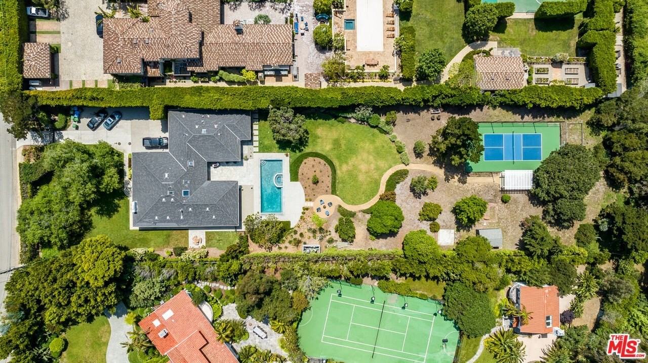 28925 Cliffside Dr - Photo 3 of 50