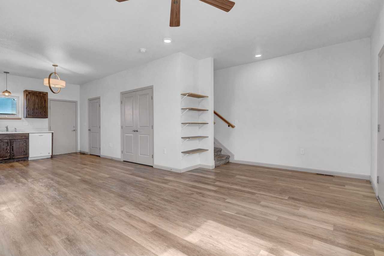 5 E 51st Ave - Photo 4 of 19