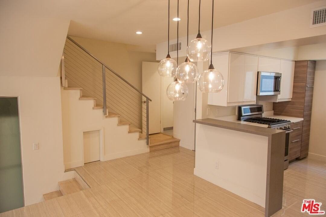 508 N Kings Rd Apt 1 - Photo 4 of 15