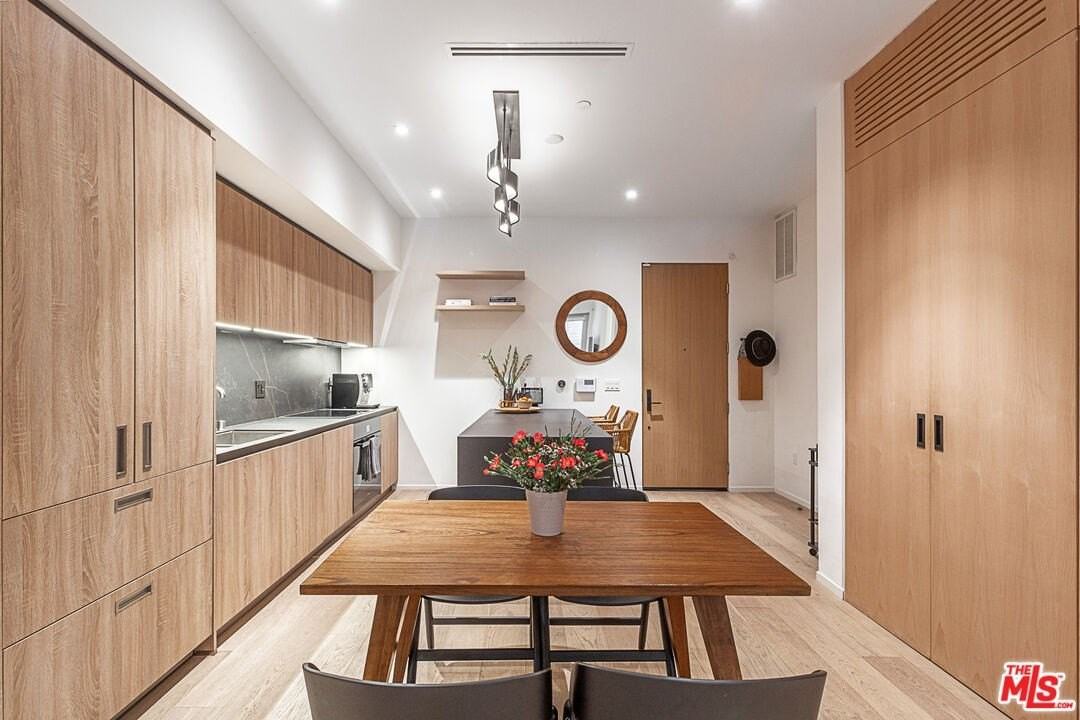 1030 N Kings Rd Unit 104 - Photo 2 of 23