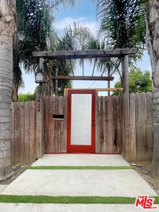 2414 Effie St - Photo 2 of 16