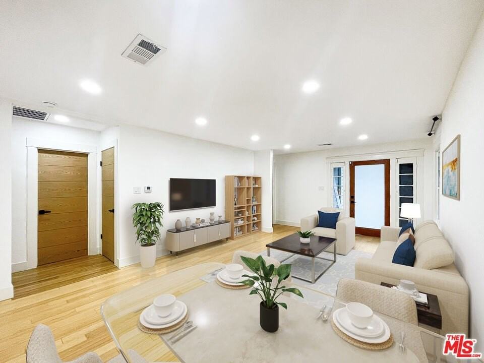 2414 Effie St - Photo 4 of 16