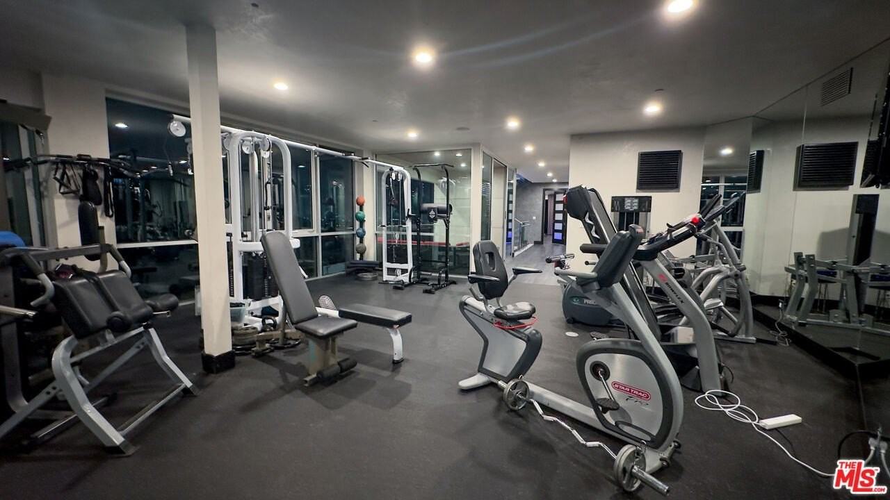 6425 Weidlake Dr - Photo 6 of 50