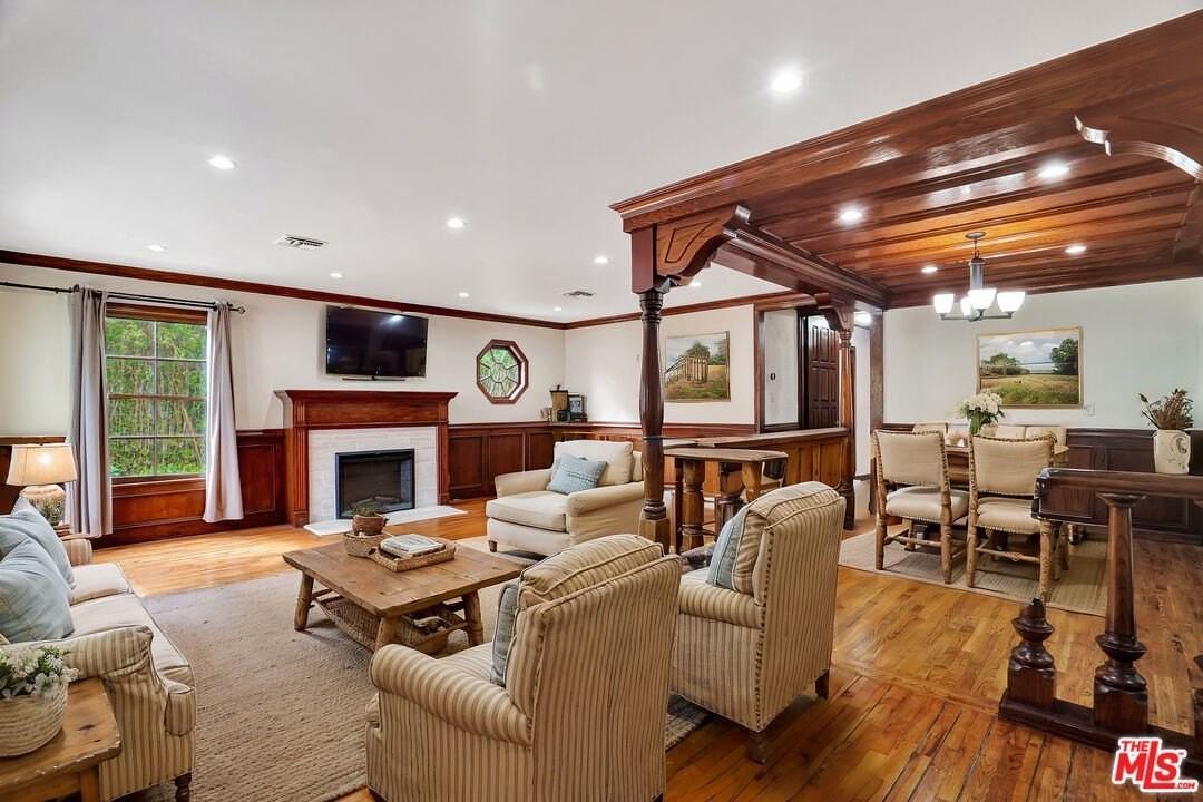 5155 Densmore Ave - Photo 2 of 43