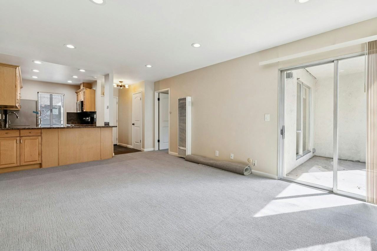 1411 Creekside Drive, Unit 28 - Photo 3 of 13