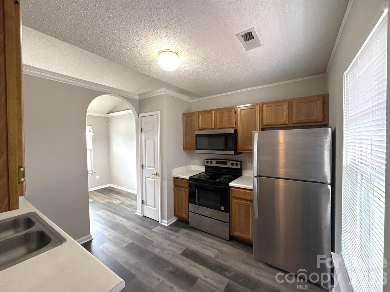 1511 Hudson Graham Ln - Photo 5 of 14