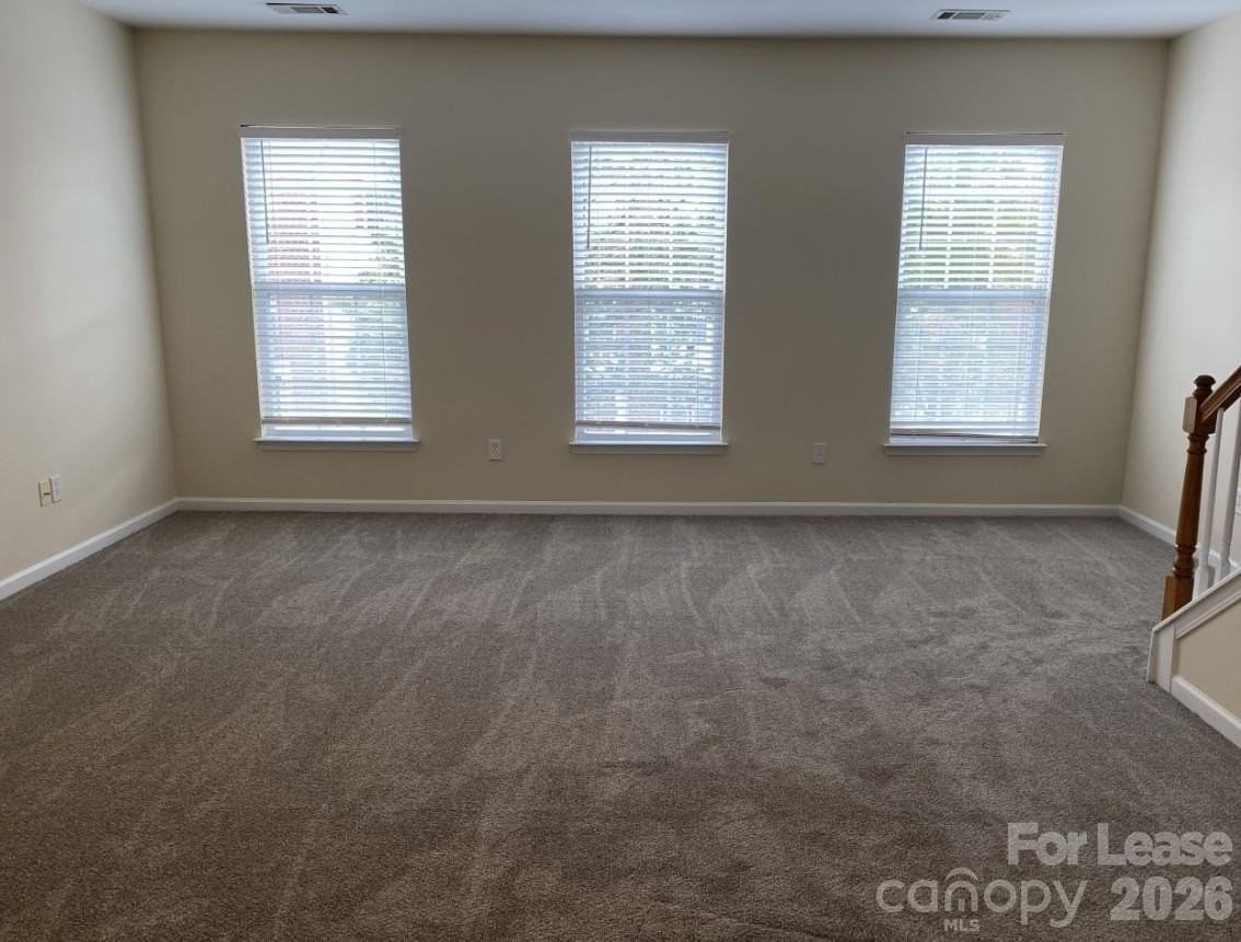 10020 Kings Parade Blvd - Photo 5 of 28