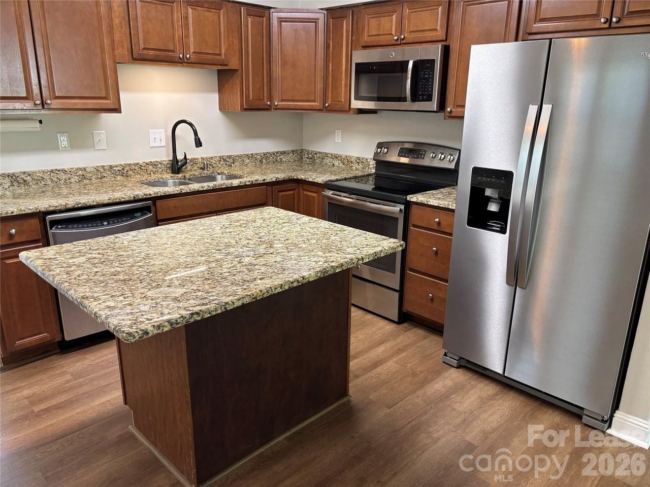 11800 Mirror Lake Dr - Photo 5 of 26