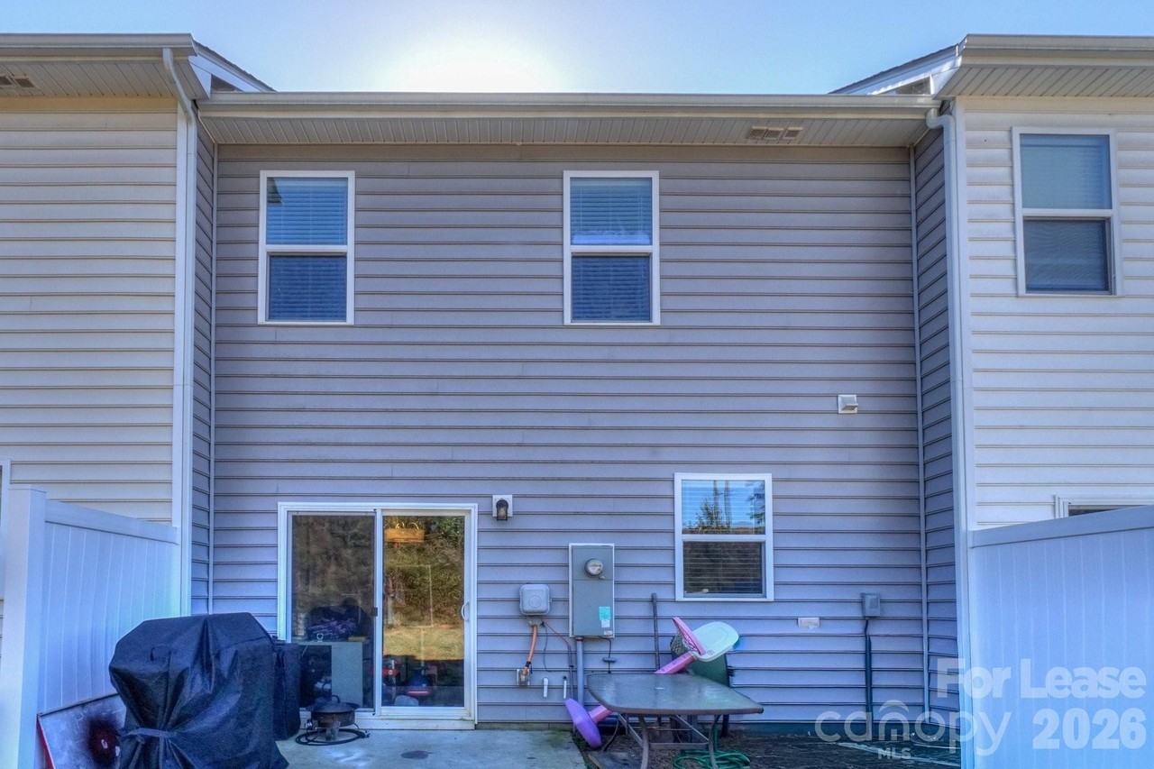 3800 Yorkshire Pl - Photo 3 of 14