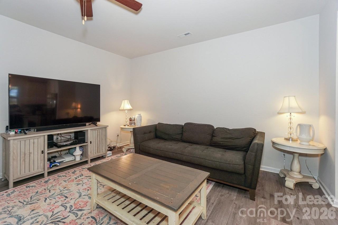 3800 Yorkshire Pl - Photo 7 of 14