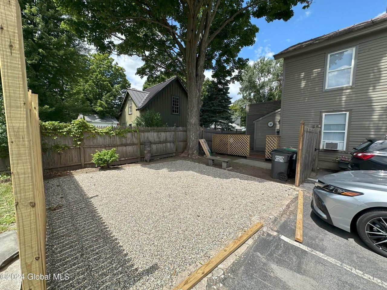 9 Bolster Ln - Photo 3 of 33