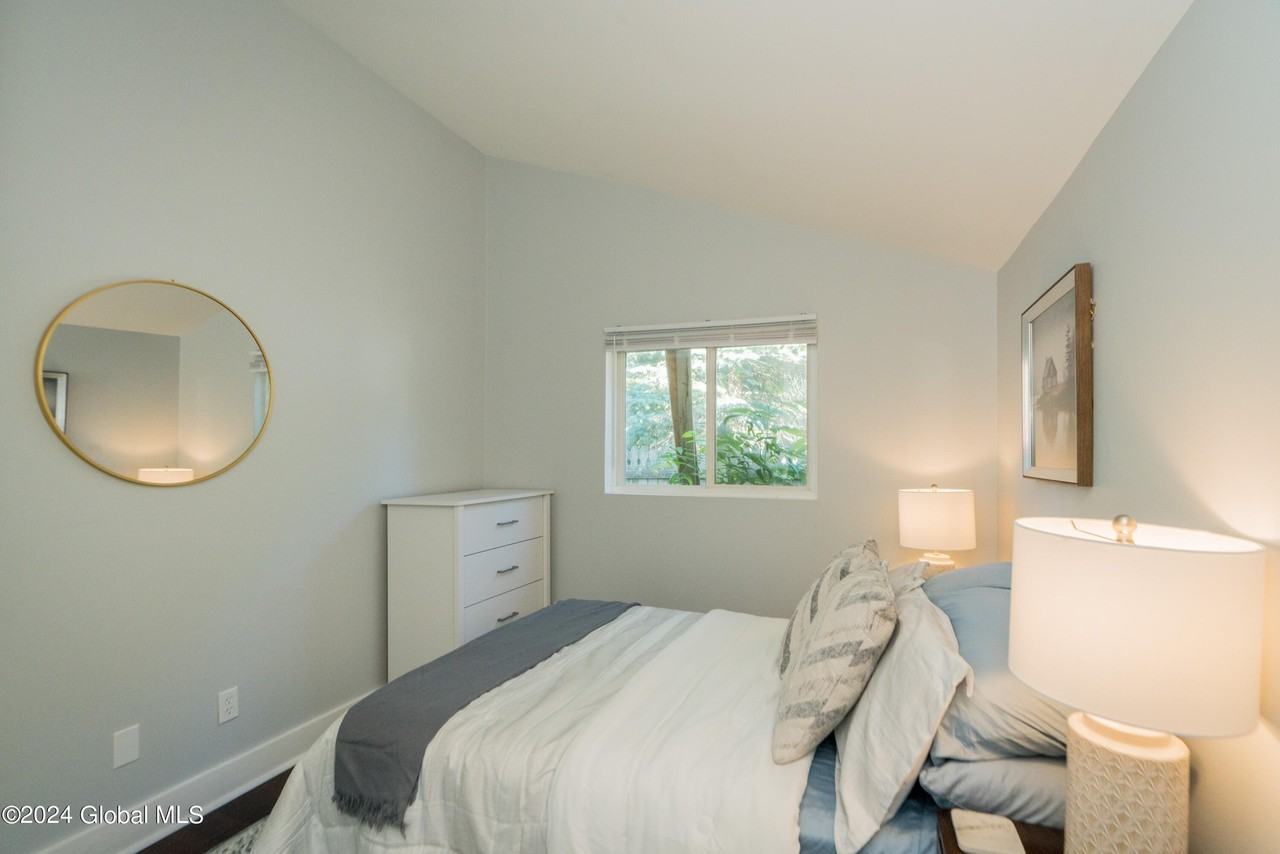 9 Bolster Ln - Photo 5 of 33