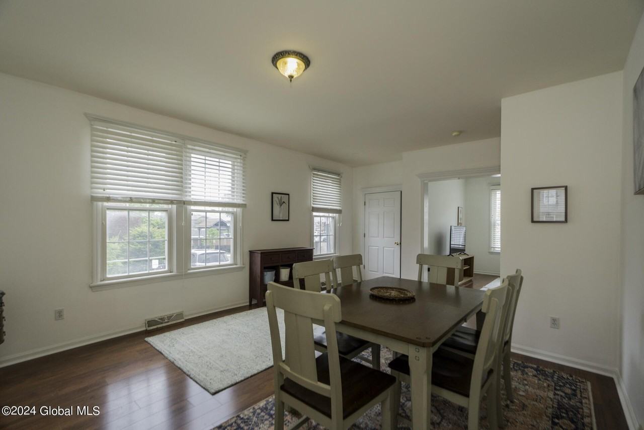 39 Walton St - Photo 2 of 19