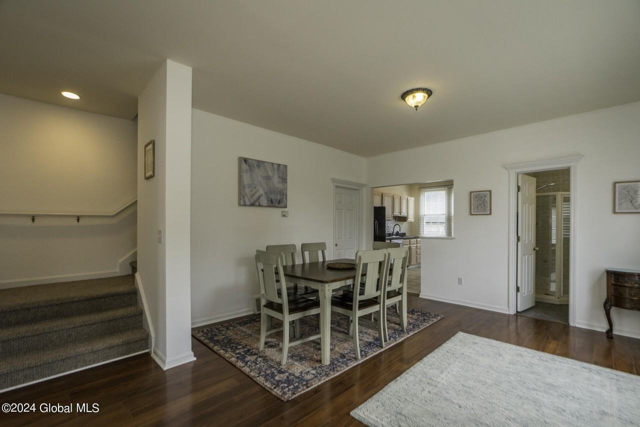 39 Walton St - Photo 4 of 19