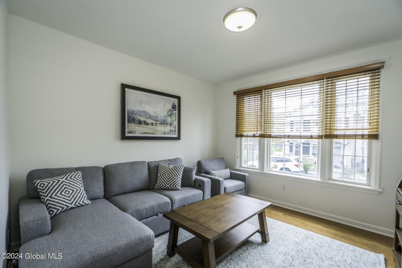 41 Walton St - Photo 4 of 25