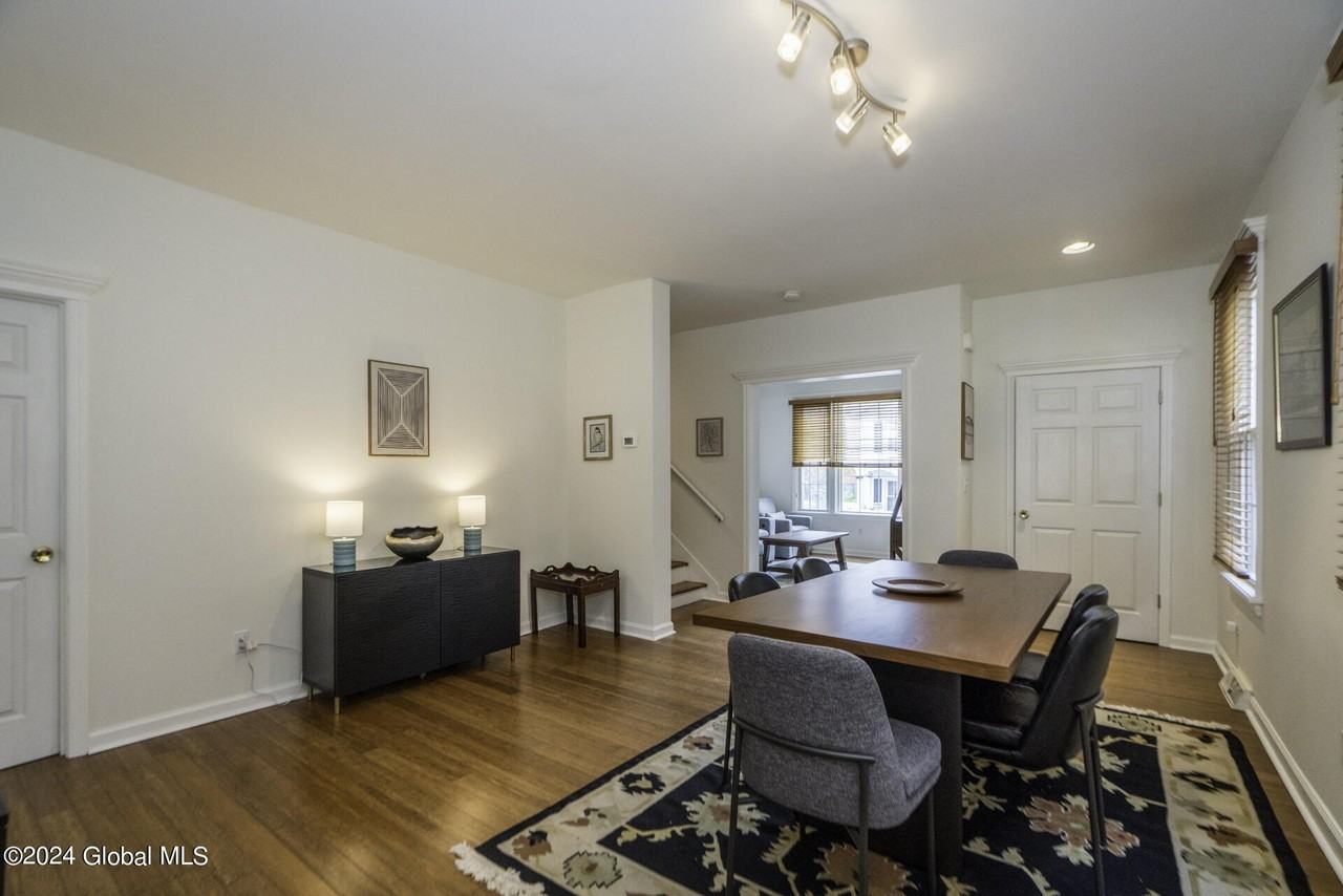 41 Walton St - Photo 5 of 25