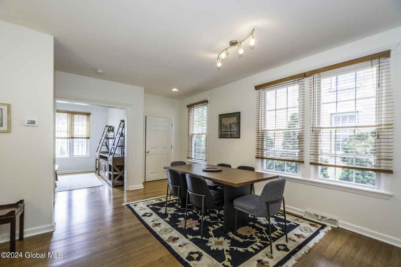 41 Walton St - Photo 6 of 25