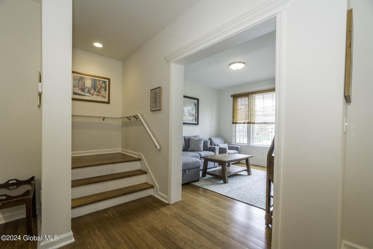 41 Walton St - Photo 7 of 25