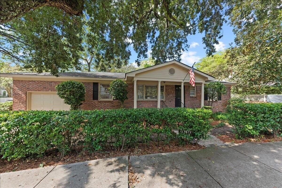 251 Bennett St - Photo 2 of 21