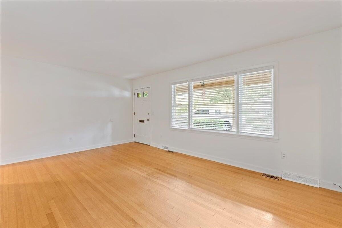 251 Bennett St - Photo 6 of 21