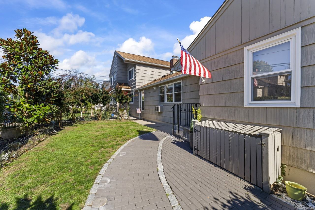 88 Dean St - Photo 5 of 33