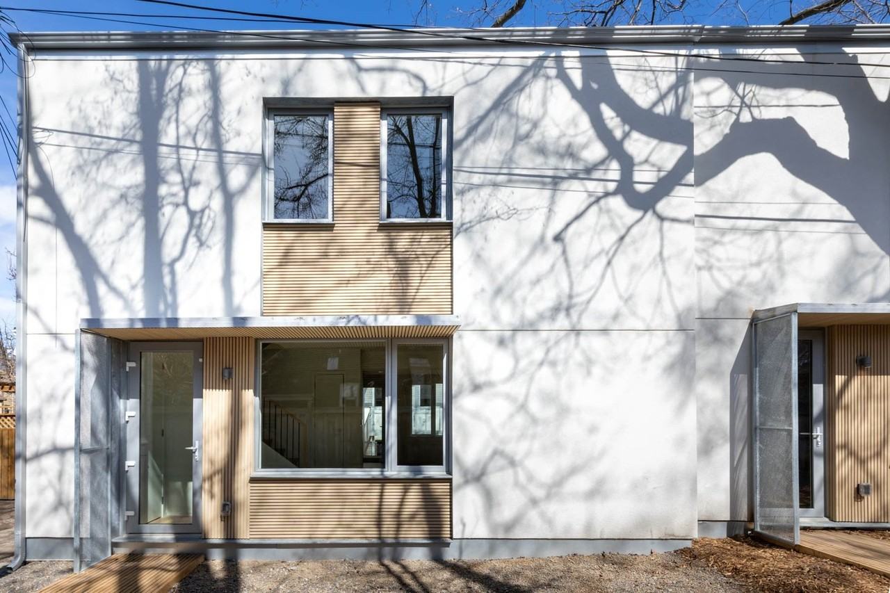 2165B Gerrard St E - Photo 2 of 31