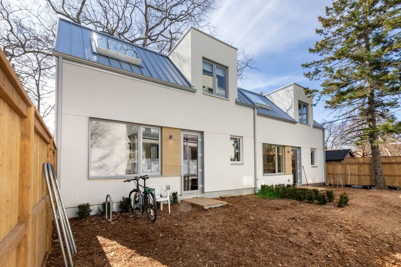 2165B Gerrard St E - Photo 3 of 31