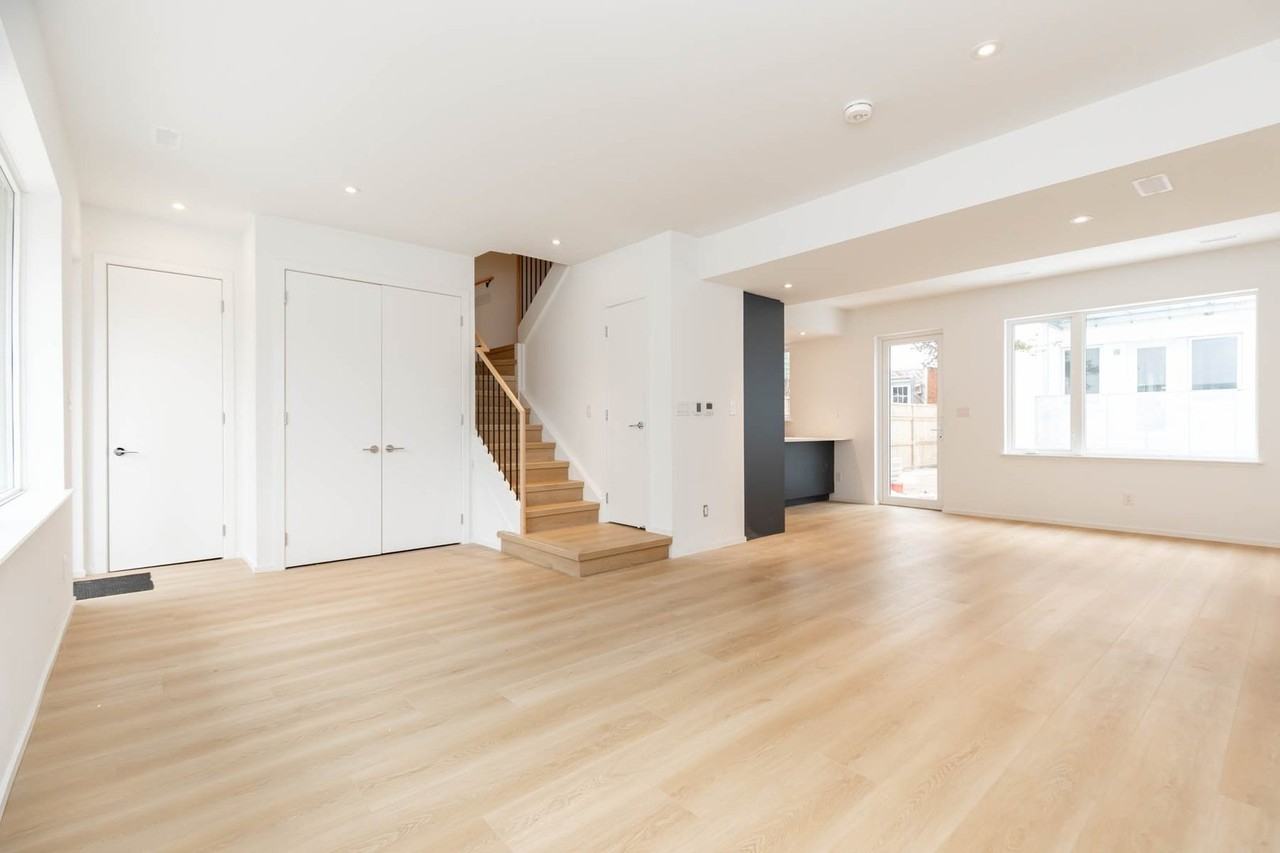 2165B Gerrard St E - Photo 6 of 31