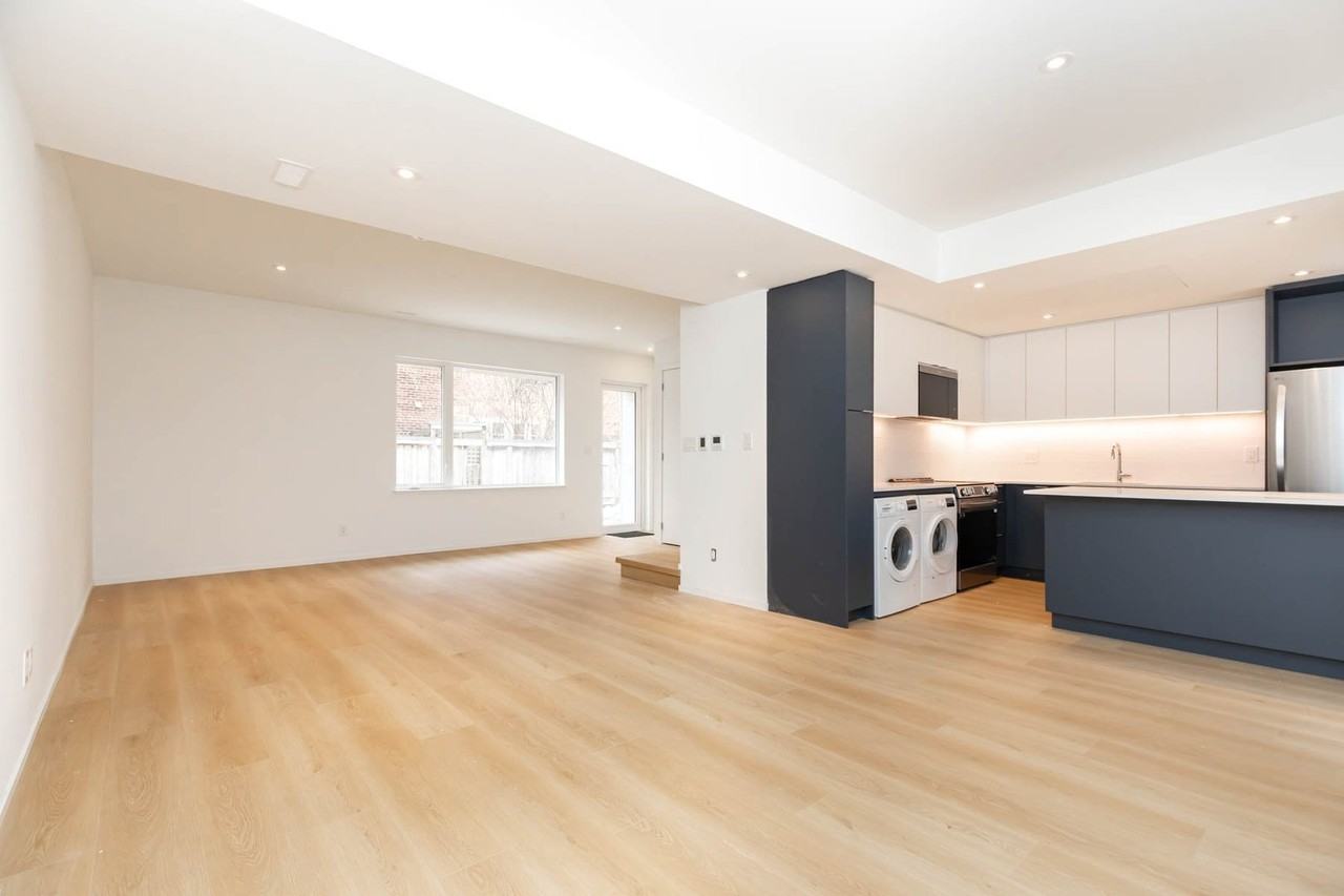 2165B Gerrard St E - Photo 7 of 31