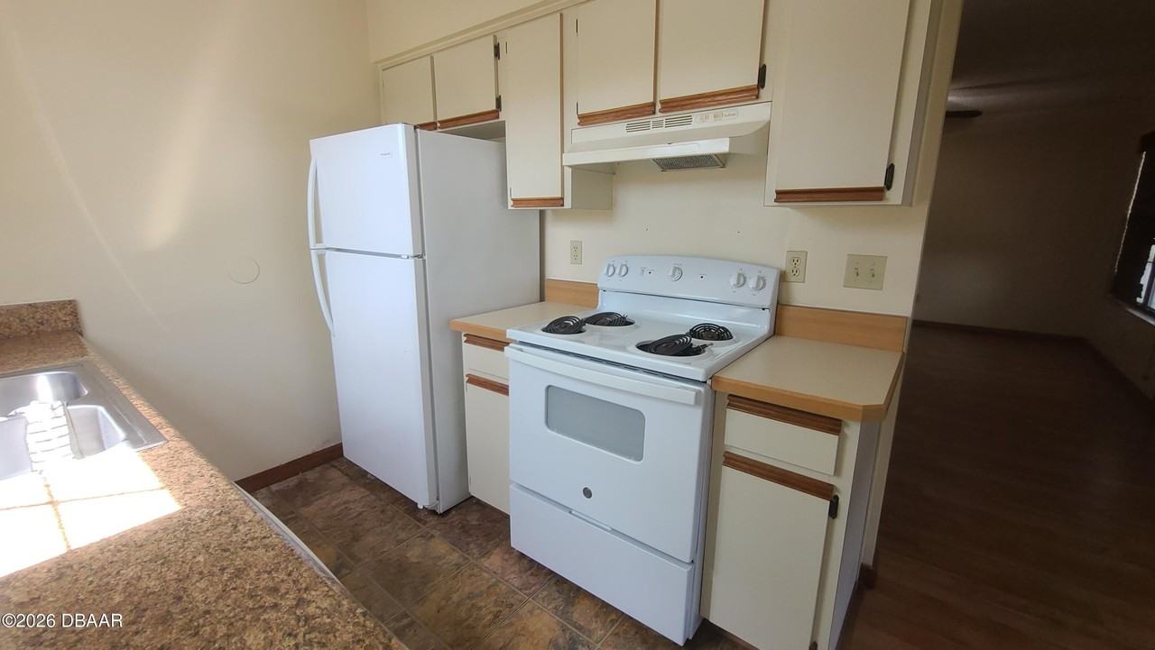 840 Center Ave Apt 30 #30 - Photo 7 of 38