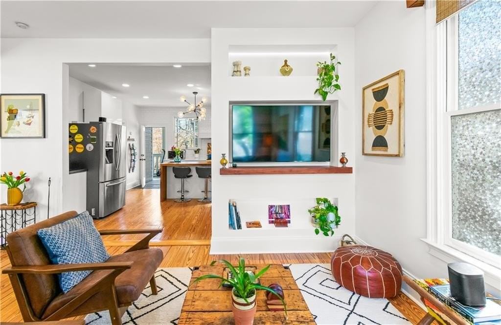 565 Harold Ave Ne - Photo 2 of 40