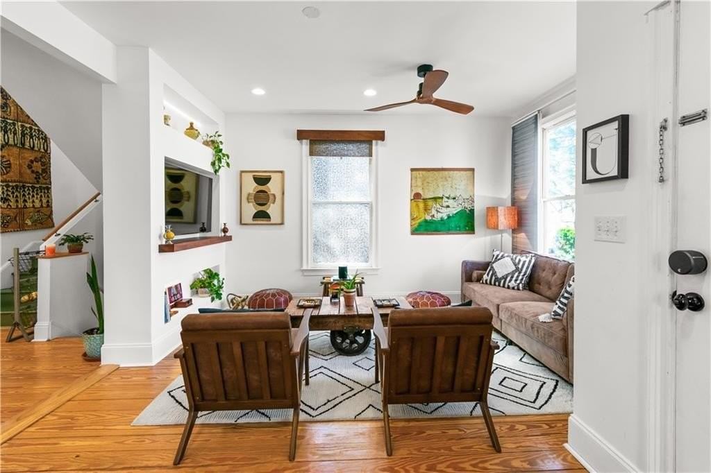 565 Harold Ave Ne - Photo 6 of 40